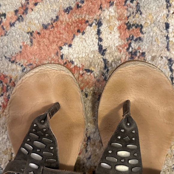 2 pairs of Koolaburra distressed leather ankle wrap sandals size 9. - Picture 8 of 12